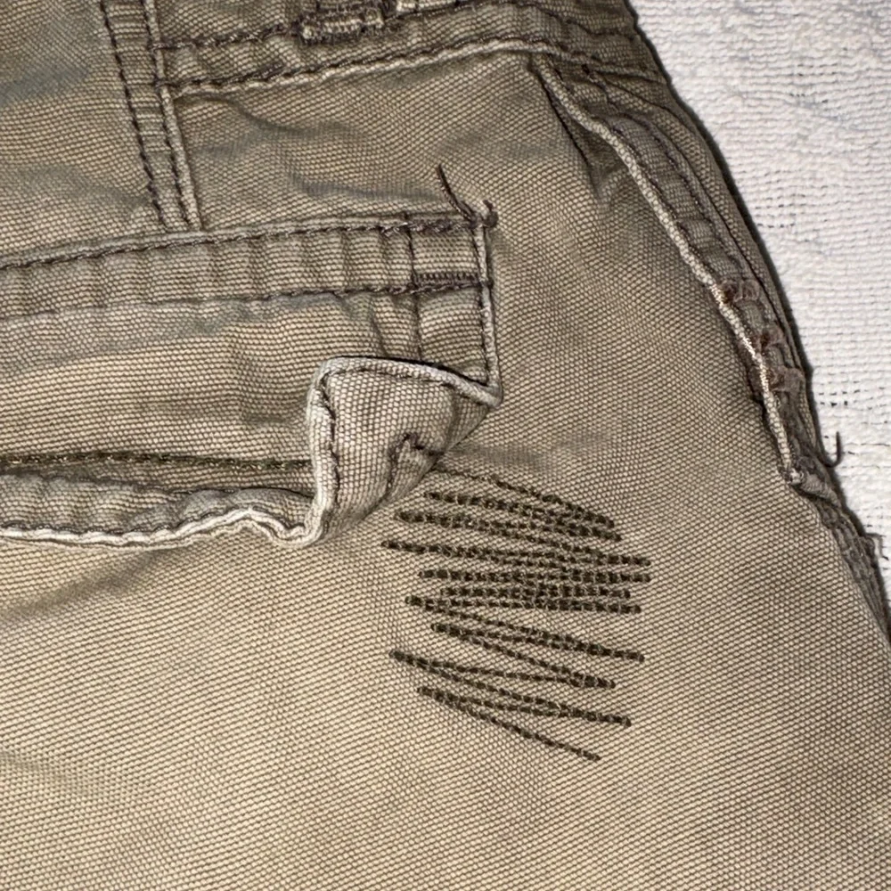 Quicksilver Men's olive green Cargo Shorts Gently Loved 34 - Picture 11 of 13